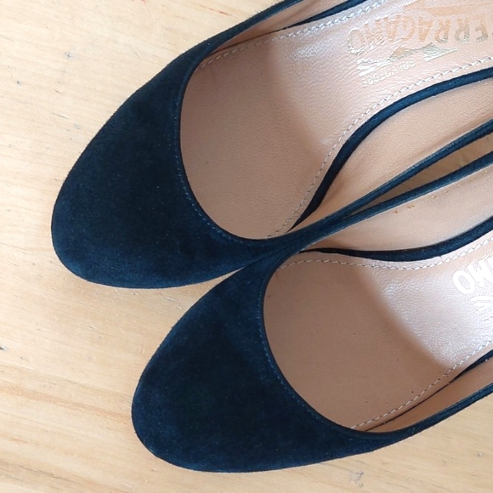 Salvatore Ferragamo black suede pumps - Picture 10 of 16